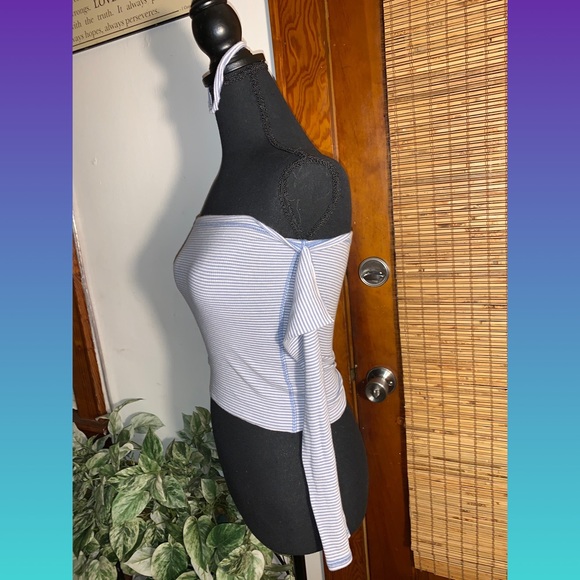 She - Picture 3 of 4